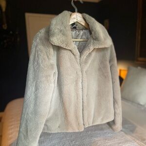 Cropped Women's Faux Fur Jacket - Cream